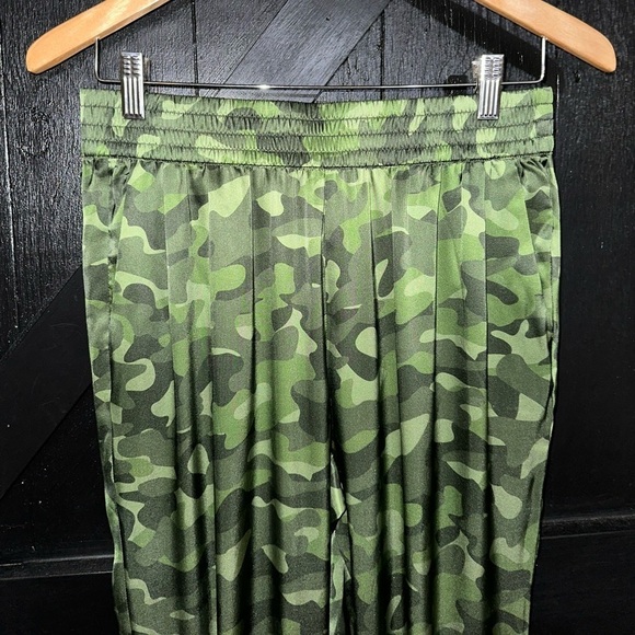 CAMI NYC Revolve The Sadie Pant in Camo Green 100% Silk Pull On Joggers XS - Picture 5 of 12